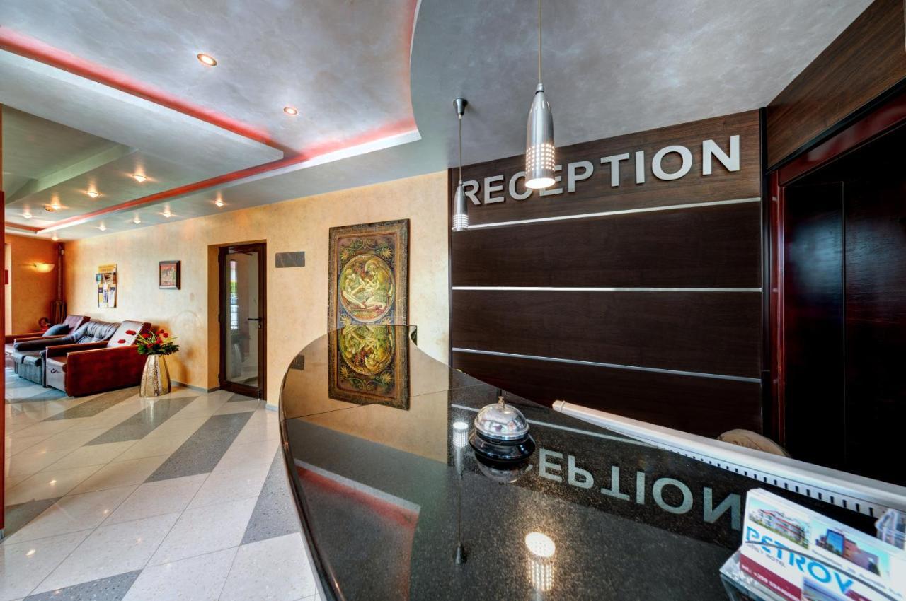 Petrov Family Hotel Nesebar Buitenkant foto