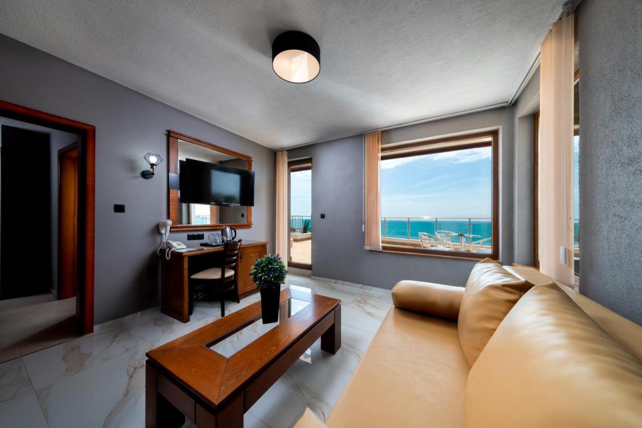 Petrov Family Hotel Nesebar Buitenkant foto