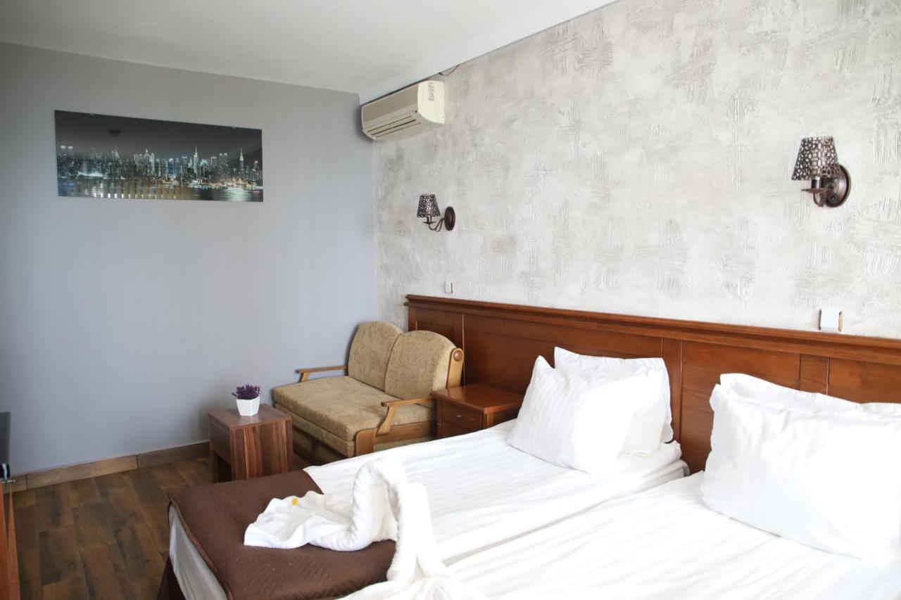 Petrov Family Hotel Nesebar Buitenkant foto
