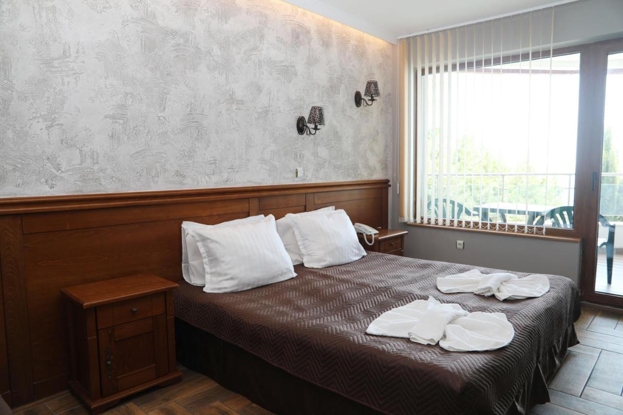 Petrov Family Hotel Nesebar Buitenkant foto