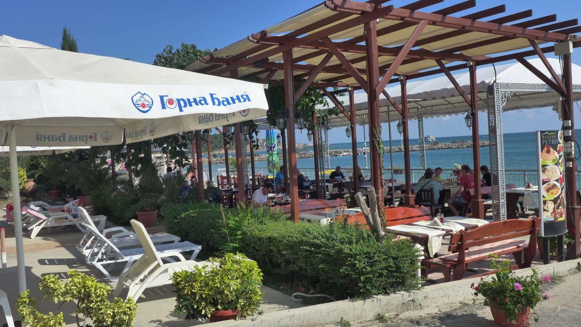 Petrov Family Hotel Nesebar Buitenkant foto